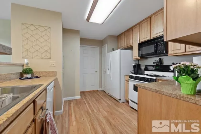 900 Meadows, Reno, Nevada 89521, 2 Bedrooms Bedrooms, ,2 BathroomsBathrooms,Residential,Residential,Meadows,250005422