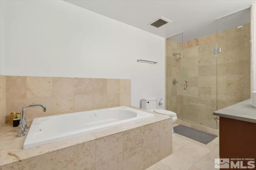 255 Sierra, Reno, Nevada 89501, 2 Bedrooms Bedrooms, ,3 BathroomsBathrooms,Residential,Residential,Sierra,250002650