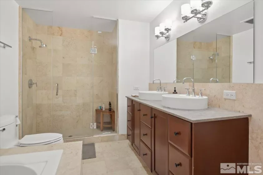 255 Sierra, Reno, Nevada 89501, 2 Bedrooms Bedrooms, ,3 BathroomsBathrooms,Residential,Residential,Sierra,250002650