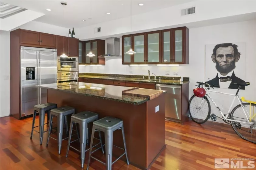 255 Sierra, Reno, Nevada 89501, 2 Bedrooms Bedrooms, ,3 BathroomsBathrooms,Residential,Residential,Sierra,250002650
