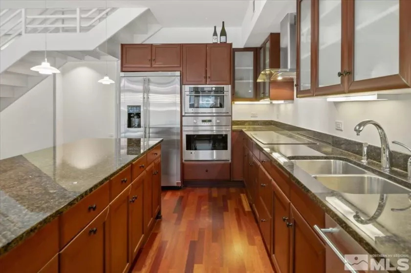 255 Sierra, Reno, Nevada 89501, 2 Bedrooms Bedrooms, ,3 BathroomsBathrooms,Residential,Residential,Sierra,250002650