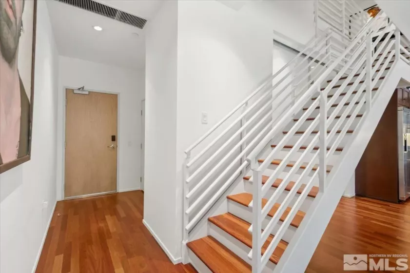 255 Sierra, Reno, Nevada 89501, 2 Bedrooms Bedrooms, ,3 BathroomsBathrooms,Residential,Residential,Sierra,250002650