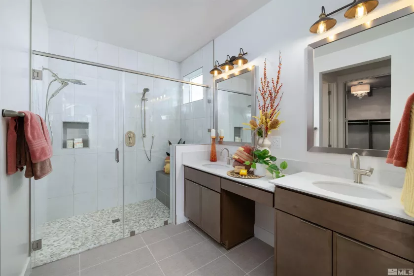 284 Arlis, Sparks, Nevada 89441, 2 Bedrooms Bedrooms, ,2 BathroomsBathrooms,Residential,Residential,Arlis,240015361