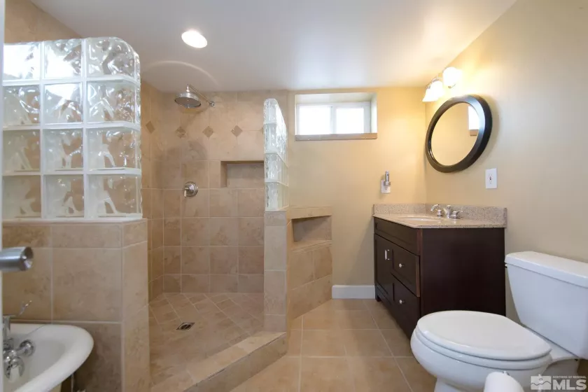 1025 Locust, Reno, Nevada 89502, 3 Bedrooms Bedrooms, ,2 BathroomsBathrooms,Residential,Residential,Locust,250005841