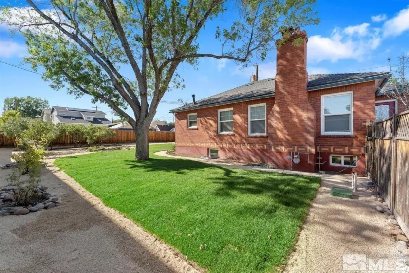 1025 Locust, Reno, Nevada 89502, 3 Bedrooms Bedrooms, ,2 BathroomsBathrooms,Residential,Residential,Locust,250005841