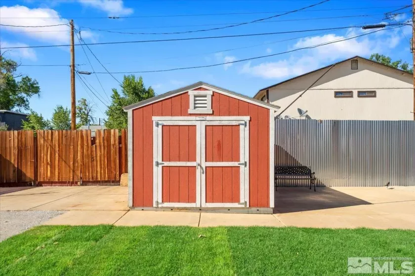 1025 Locust, Reno, Nevada 89502, 3 Bedrooms Bedrooms, ,2 BathroomsBathrooms,Residential,Residential,Locust,250005841