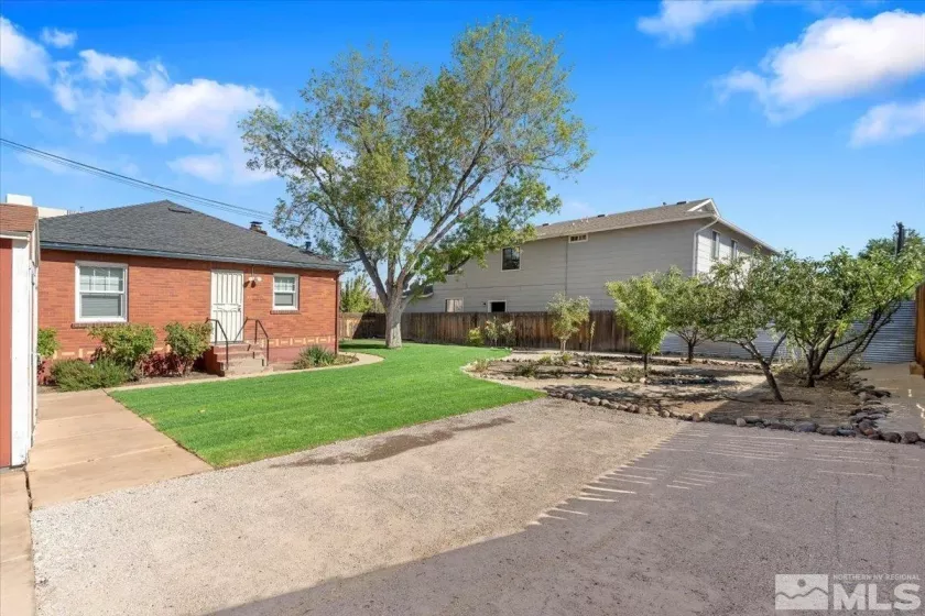 1025 Locust, Reno, Nevada 89502, 3 Bedrooms Bedrooms, ,2 BathroomsBathrooms,Residential,Residential,Locust,250005841