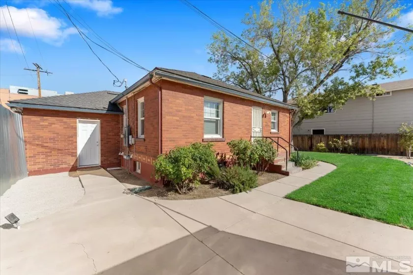 1025 Locust, Reno, Nevada 89502, 3 Bedrooms Bedrooms, ,2 BathroomsBathrooms,Residential,Residential,Locust,250005841