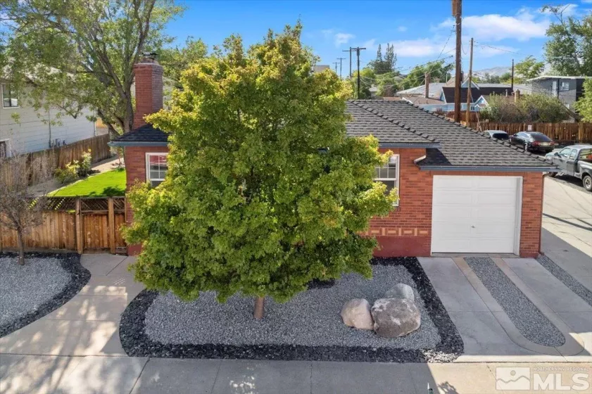 1025 Locust, Reno, Nevada 89502, 3 Bedrooms Bedrooms, ,2 BathroomsBathrooms,Residential,Residential,Locust,250005841