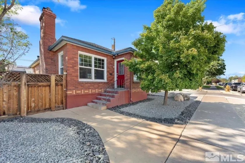 1025 Locust, Reno, Nevada 89502, 3 Bedrooms Bedrooms, ,2 BathroomsBathrooms,Residential,Residential,Locust,250005841