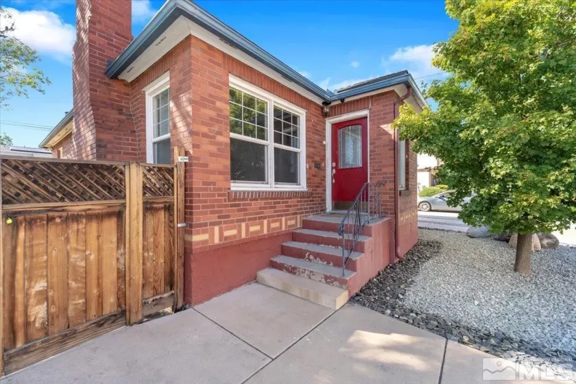 1025 Locust, Reno, Nevada 89502, 3 Bedrooms Bedrooms, ,2 BathroomsBathrooms,Residential,Residential,Locust,250005841