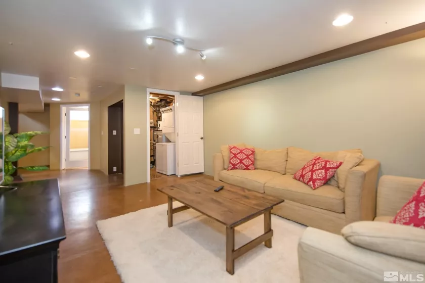1025 Locust, Reno, Nevada 89502, 3 Bedrooms Bedrooms, ,2 BathroomsBathrooms,Residential,Residential,Locust,250005841