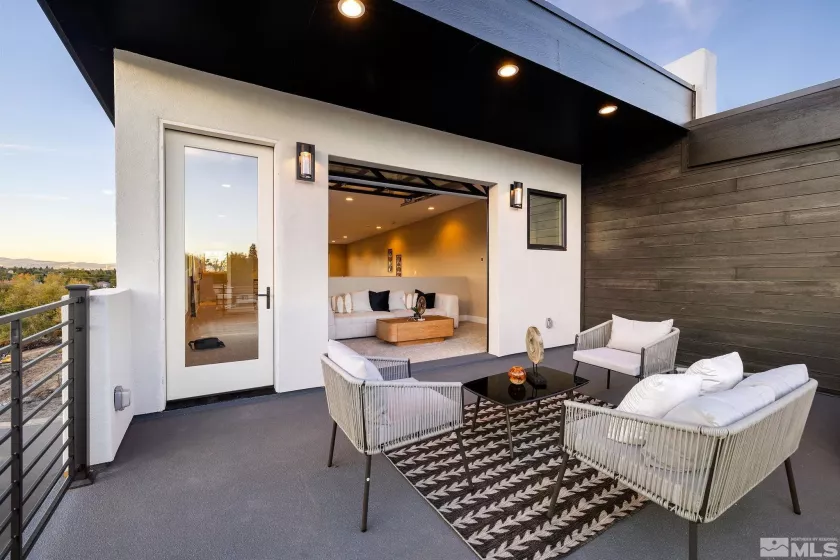 3828 Lakeside, Reno, Nevada 89509, 2 Bedrooms Bedrooms, ,3 BathroomsBathrooms,Residential,Residential,Lakeside,240014017
