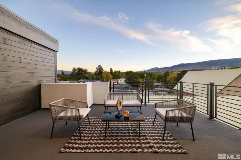 3828 Lakeside, Reno, Nevada 89509, 2 Bedrooms Bedrooms, ,3 BathroomsBathrooms,Residential,Residential,Lakeside,240014017