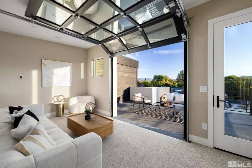 3828 Lakeside, Reno, Nevada 89509, 2 Bedrooms Bedrooms, ,3 BathroomsBathrooms,Residential,Residential,Lakeside,240014017