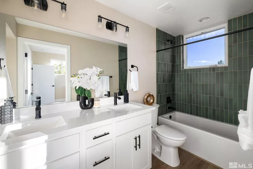 3828 Lakeside, Reno, Nevada 89509, 2 Bedrooms Bedrooms, ,3 BathroomsBathrooms,Residential,Residential,Lakeside,240014017