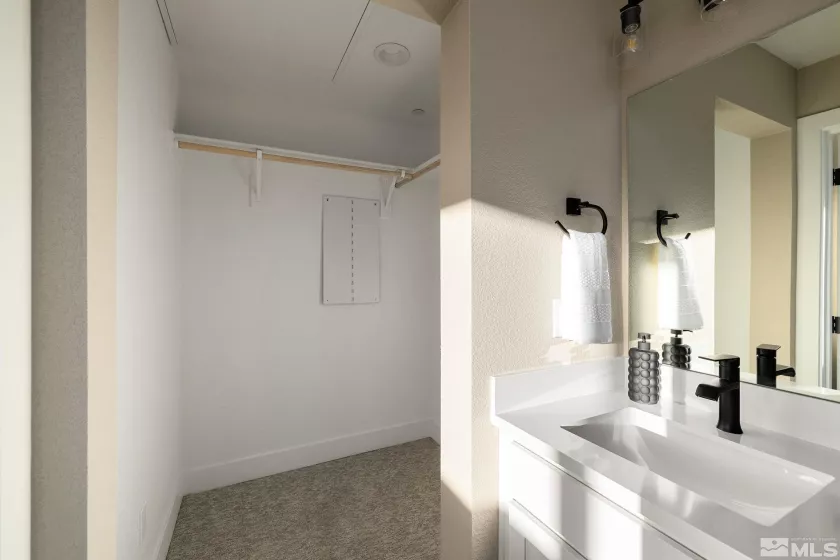 3828 Lakeside, Reno, Nevada 89509, 2 Bedrooms Bedrooms, ,3 BathroomsBathrooms,Residential,Residential,Lakeside,240014017