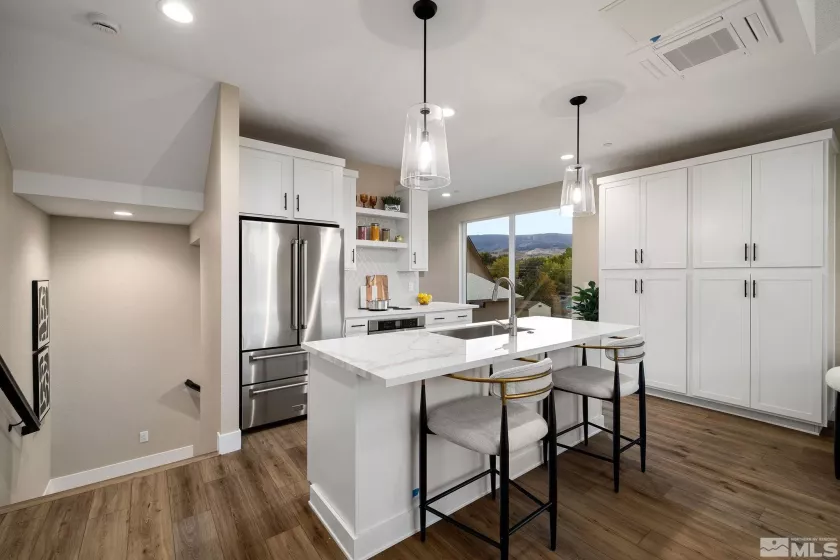 3828 Lakeside, Reno, Nevada 89509, 2 Bedrooms Bedrooms, ,3 BathroomsBathrooms,Residential,Residential,Lakeside,240014017