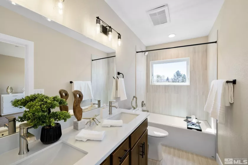 3830 Lakeside, Reno, Nevada 89509, 3 Bedrooms Bedrooms, ,4 BathroomsBathrooms,Residential,Residential,Lakeside,240014018