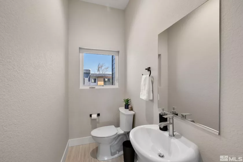 3830 Lakeside, Reno, Nevada 89509, 3 Bedrooms Bedrooms, ,4 BathroomsBathrooms,Residential,Residential,Lakeside,240014018