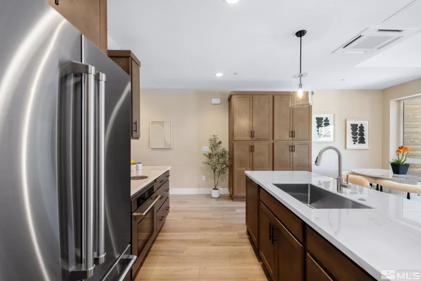 3830 Lakeside, Reno, Nevada 89509, 3 Bedrooms Bedrooms, ,4 BathroomsBathrooms,Residential,Residential,Lakeside,240014018