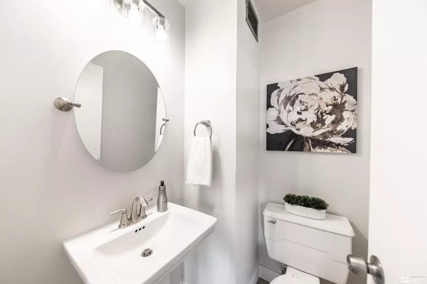 100 Arlington, Reno, Nevada 89501, 1 Bedroom Bedrooms, ,2 BathroomsBathrooms,Residential,Residential,Arlington,250005522