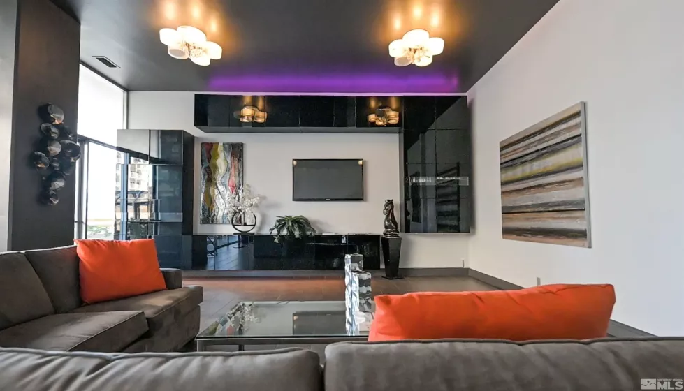 100 Arlington, Reno, Nevada 89501, 1 Bedroom Bedrooms, ,2 BathroomsBathrooms,Residential,Residential,Arlington,250005522