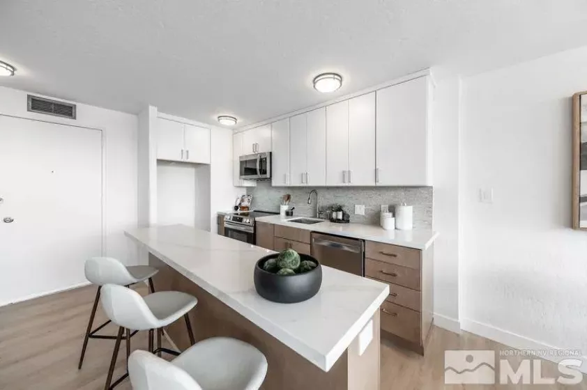 100 Arlington, Reno, Nevada 89501, 1 Bedroom Bedrooms, ,2 BathroomsBathrooms,Residential,Residential,Arlington,250005522