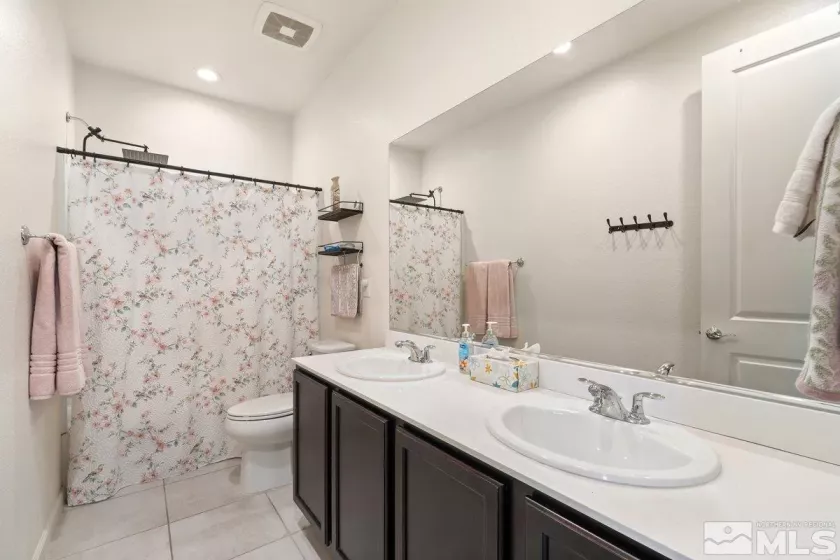 2449 Butte Creek, Sparks, Nevada 89436, 5 Bedrooms Bedrooms, ,4 BathroomsBathrooms,Residential,Residential,Butte Creek,250005842