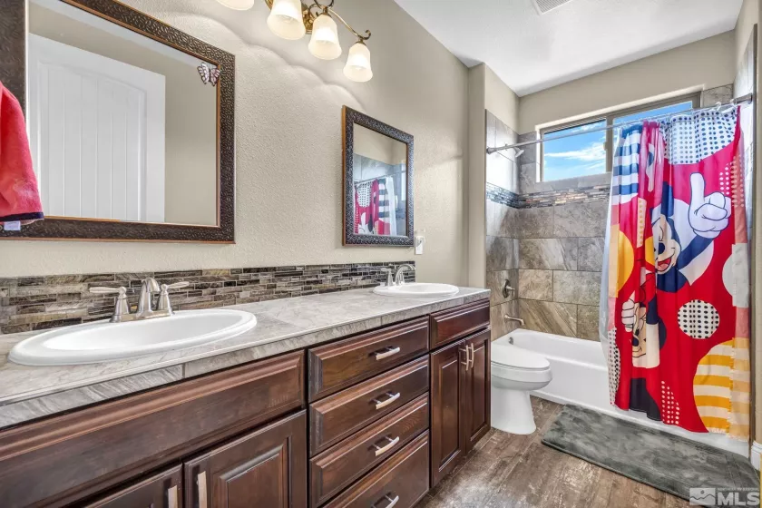 16885 Majestic View, Reno, Nevada 89521, 5 Bedrooms Bedrooms, ,3 BathroomsBathrooms,Residential,Residential,Majestic View,250005014