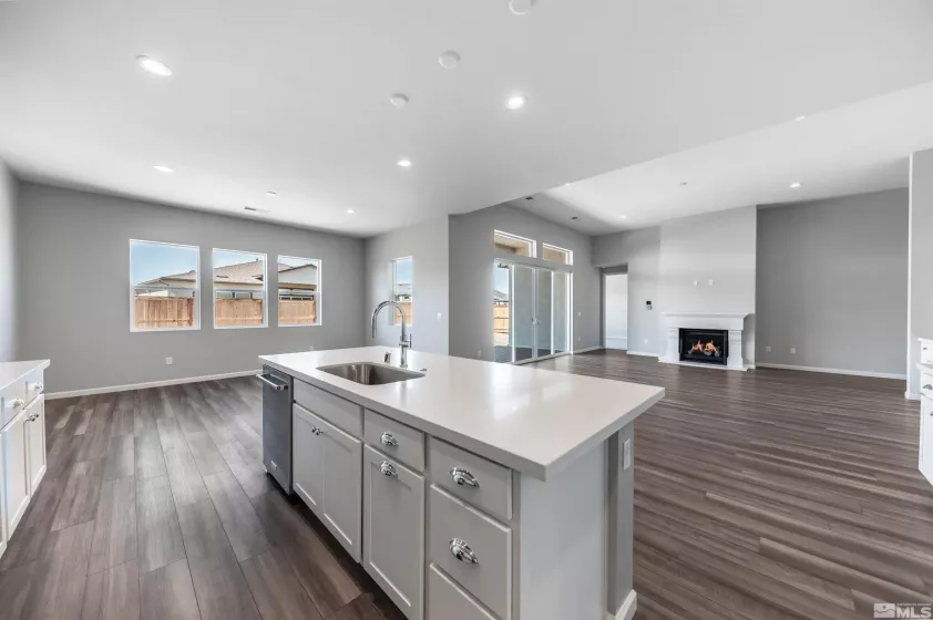 7439 Hoback, Sparks, Nevada 89436, 3 Bedrooms Bedrooms, ,3 BathroomsBathrooms,Residential,Residential,Hoback,250002373