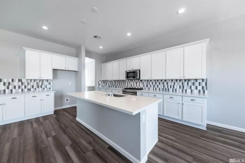 7439 Hoback, Sparks, Nevada 89436, 3 Bedrooms Bedrooms, ,3 BathroomsBathrooms,Residential,Residential,Hoback,250002373
