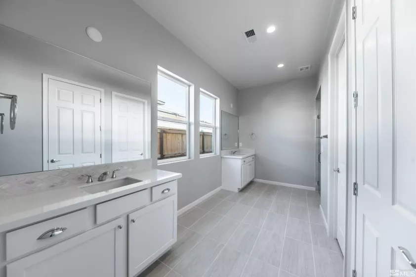 7439 Hoback, Sparks, Nevada 89436, 3 Bedrooms Bedrooms, ,3 BathroomsBathrooms,Residential,Residential,Hoback,250002373