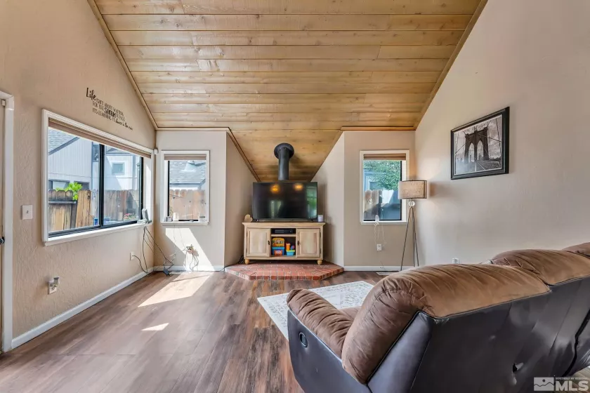 2562 Garfield, Sparks, Nevada 89431, 2 Bedrooms Bedrooms, ,2 BathroomsBathrooms,Residential,Residential,Garfield,250004427