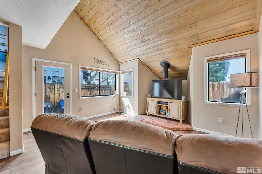 2562 Garfield, Sparks, Nevada 89431, 2 Bedrooms Bedrooms, ,2 BathroomsBathrooms,Residential,Residential,Garfield,250004427