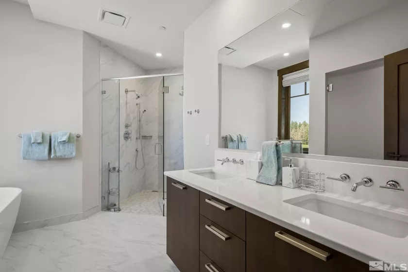 28 Beach Club, Stateline, Nevada 89449, 4 Bedrooms Bedrooms, ,4 BathroomsBathrooms,Residential,Residential,Beach Club,240015369