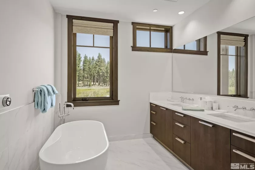 28 Beach Club, Stateline, Nevada 89449, 4 Bedrooms Bedrooms, ,4 BathroomsBathrooms,Residential,Residential,Beach Club,240015369