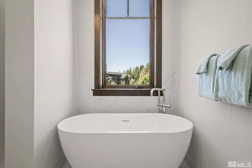 28 Beach Club, Stateline, Nevada 89449, 4 Bedrooms Bedrooms, ,4 BathroomsBathrooms,Residential,Residential,Beach Club,240015369