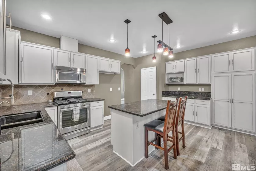 2975 Del Rio, Minden, Nevada 89423, 5 Bedrooms Bedrooms, ,4 BathroomsBathrooms,Residential,Residential,Del Rio,240013076