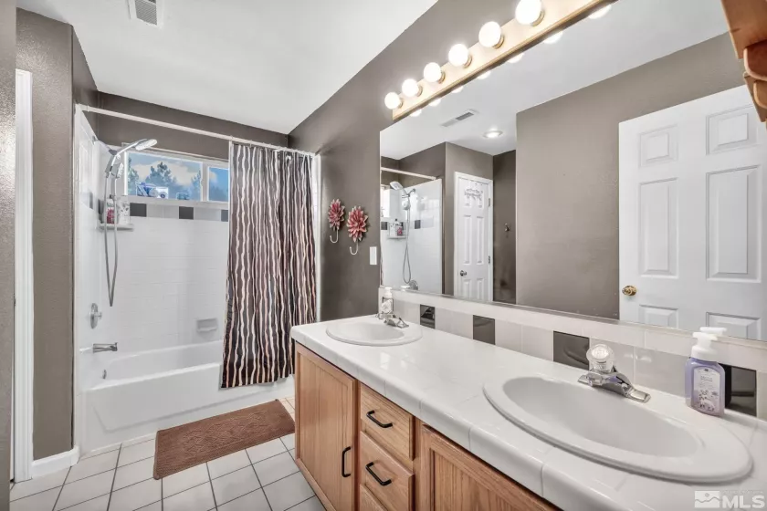 2975 Del Rio, Minden, Nevada 89423, 5 Bedrooms Bedrooms, ,4 BathroomsBathrooms,Residential,Residential,Del Rio,240013076
