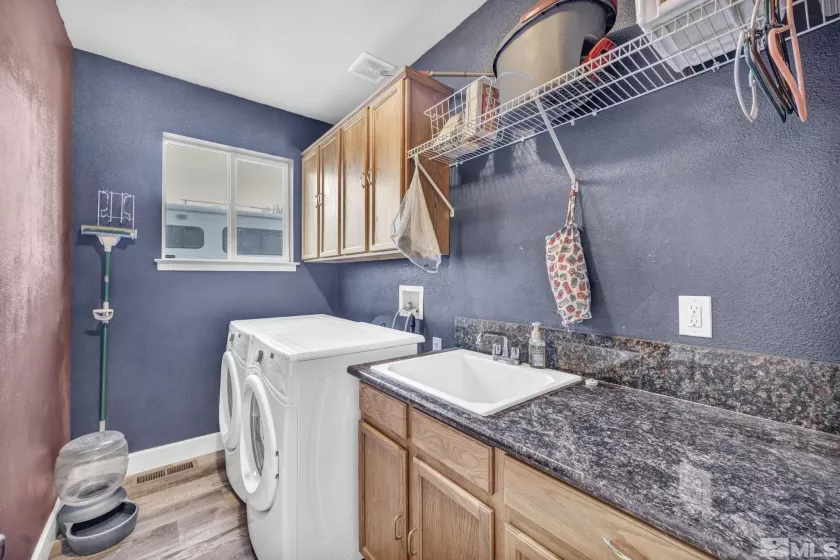 2975 Del Rio, Minden, Nevada 89423, 5 Bedrooms Bedrooms, ,4 BathroomsBathrooms,Residential,Residential,Del Rio,240013076