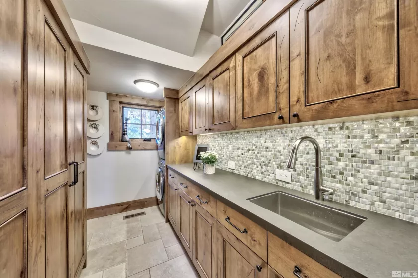 261 Redding, Carson City, Nevada 89705, 4 Bedrooms Bedrooms, ,5 BathroomsBathrooms,Residential,Residential,Redding,240008160