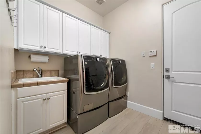 16925 Rue Du Parc, Reno, Nevada 89511, 3 Bedrooms Bedrooms, ,4 BathroomsBathrooms,Residential,Residential,Rue Du Parc,250005867