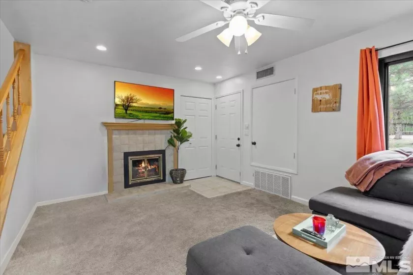 4917 Reggie, Reno, Nevada 89502, 1 Bedroom Bedrooms, ,2 BathroomsBathrooms,Residential,Residential,Reggie,250004486
