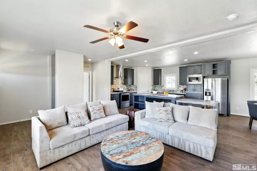 5202 Leon, Sun Valley, Nevada 89433, 4 Bedrooms Bedrooms, ,2 BathroomsBathrooms,Residential,Residential,Leon,250005871