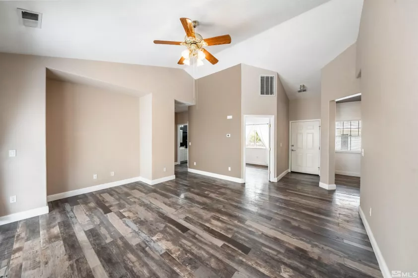 5726 Golden Eagle, Reno, Nevada 89523, 2 Bedrooms Bedrooms, ,2 BathroomsBathrooms,Residential,Residential,Golden Eagle,240008000