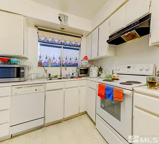 542 Smithridge, Reno, Nevada 89502, 2 Bedrooms Bedrooms, ,2 BathroomsBathrooms,Residential,Residential,Smithridge,250001808