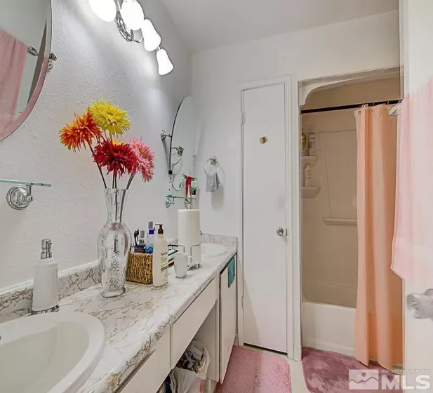 542 Smithridge, Reno, Nevada 89502, 2 Bedrooms Bedrooms, ,2 BathroomsBathrooms,Residential,Residential,Smithridge,250001808