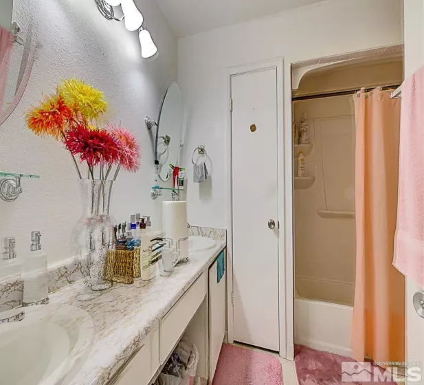 542 Smithridge, Reno, Nevada 89502, 2 Bedrooms Bedrooms, ,2 BathroomsBathrooms,Residential,Residential,Smithridge,250001808