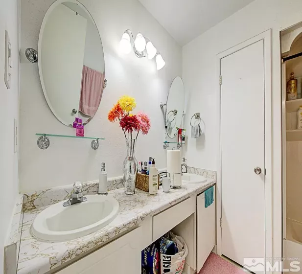 542 Smithridge, Reno, Nevada 89502, 2 Bedrooms Bedrooms, ,2 BathroomsBathrooms,Residential,Residential,Smithridge,250001808